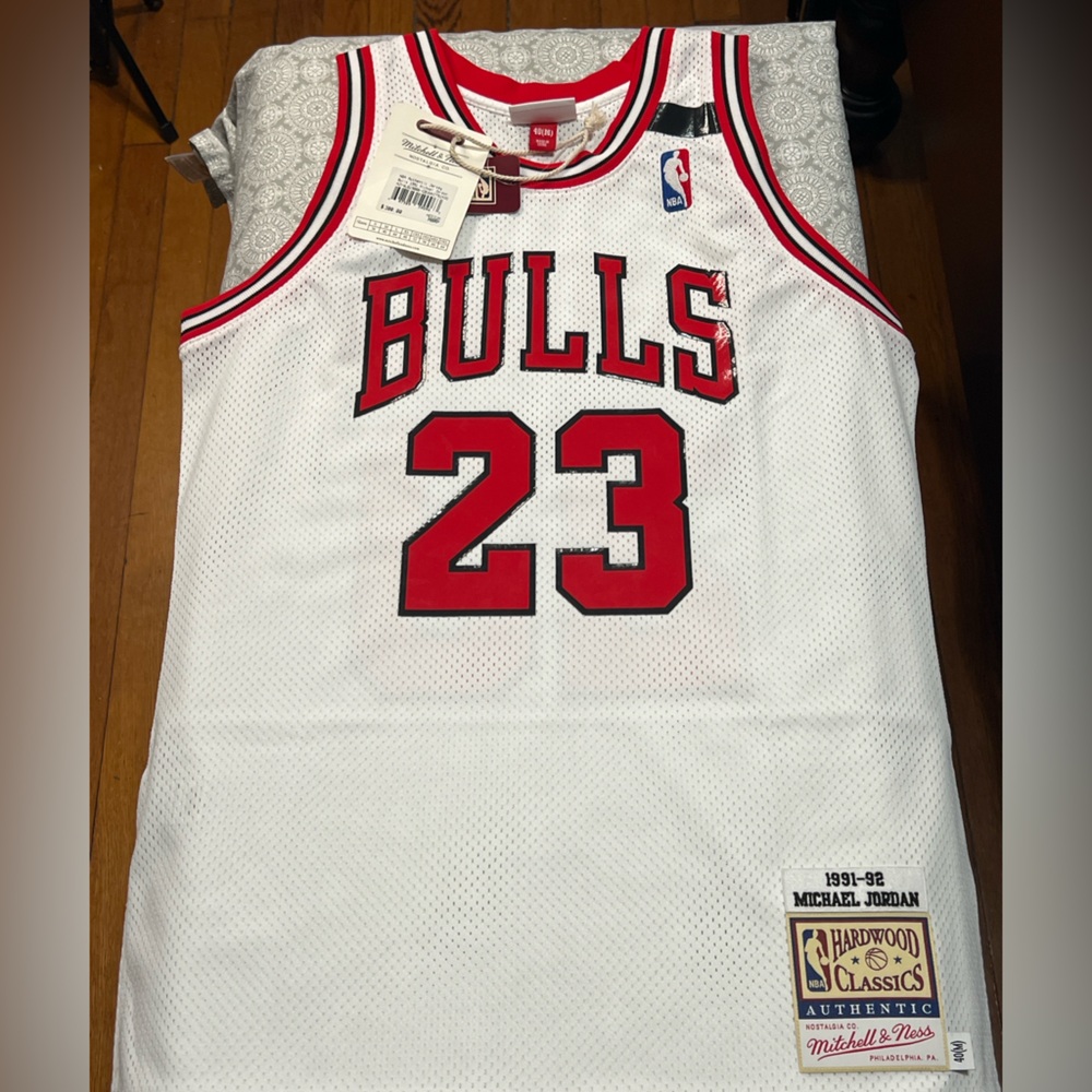 Mitchell & Ness Authentic Chicago Bulls Michael Jordan Jersey